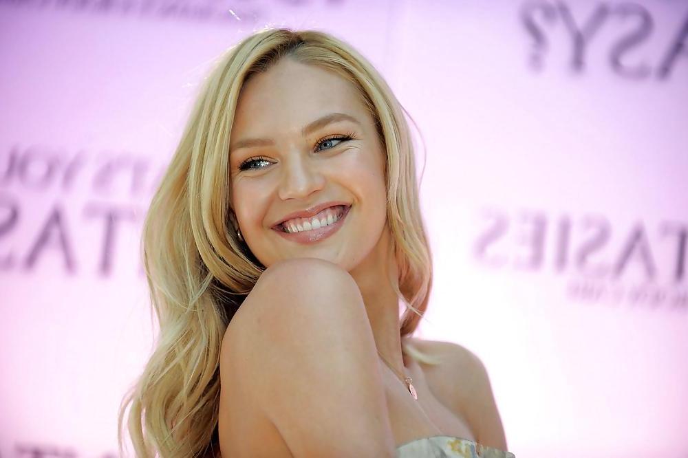 11P Candice Swanepoel Victorias Secret Store at The Grove in LA