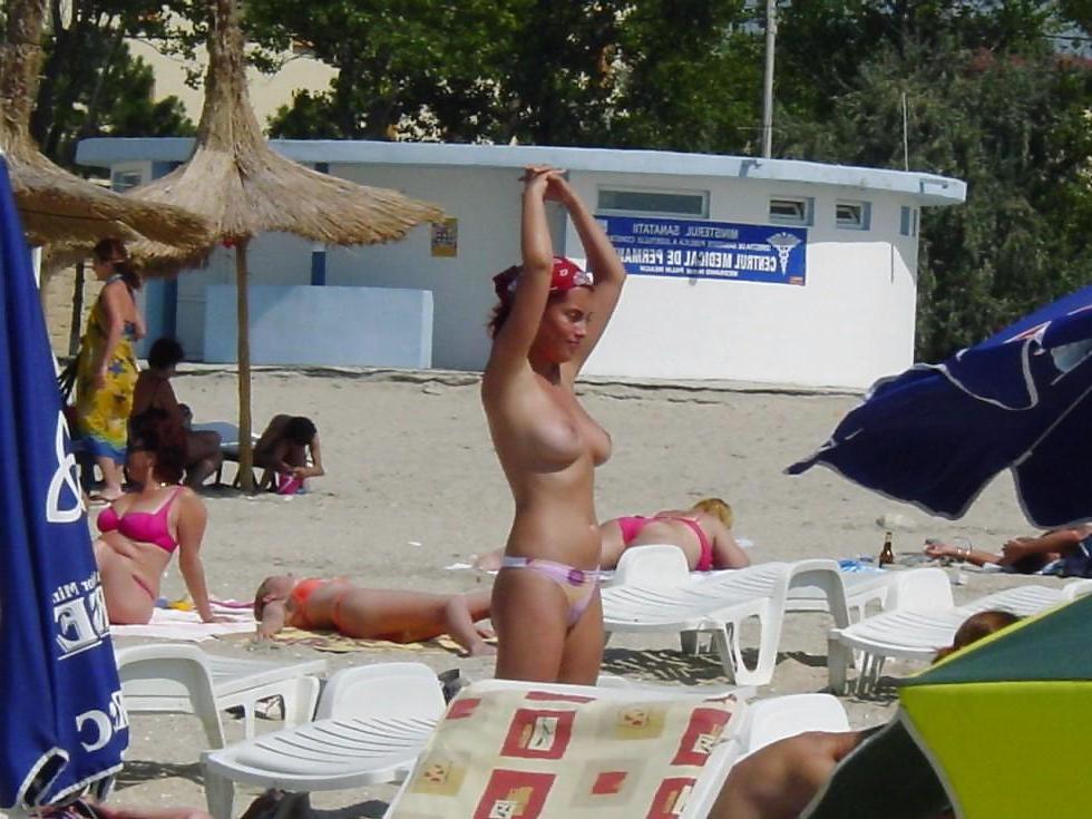20P Naked beach 125.