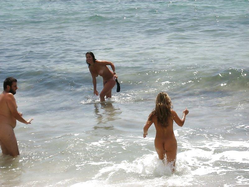 25P Nude beach babes 2