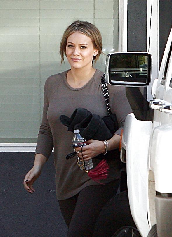 10P Hilary Duff - leaving a gym in Toluca Lake