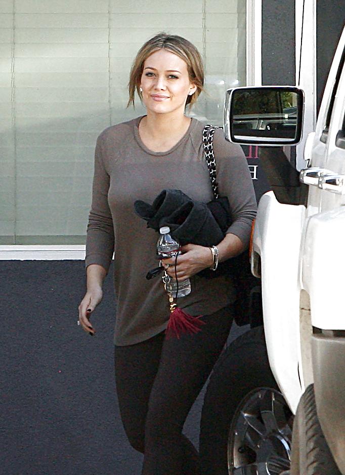 10P Hilary Duff - leaving a gym in Toluca Lake