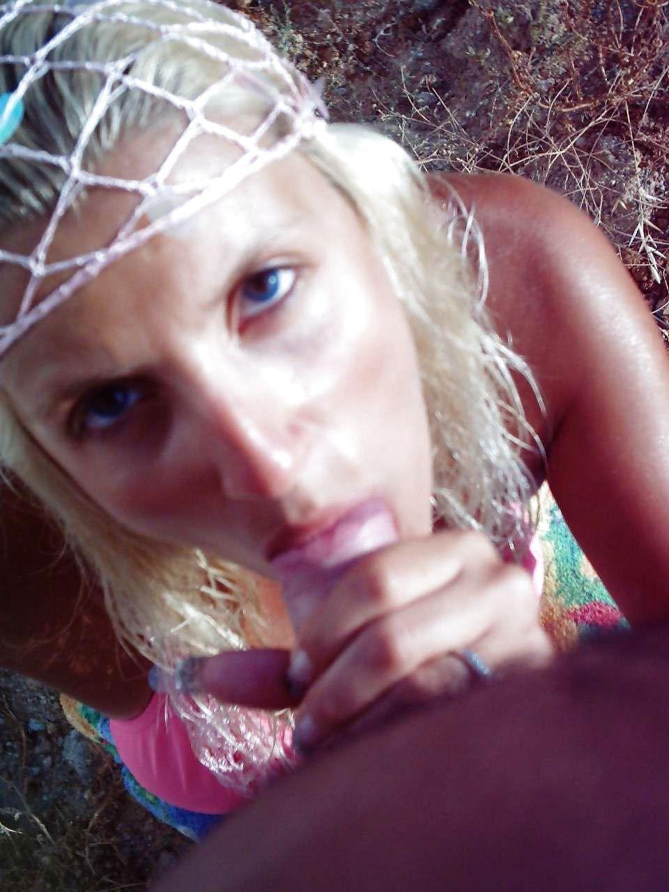 16P Nice blonde woman