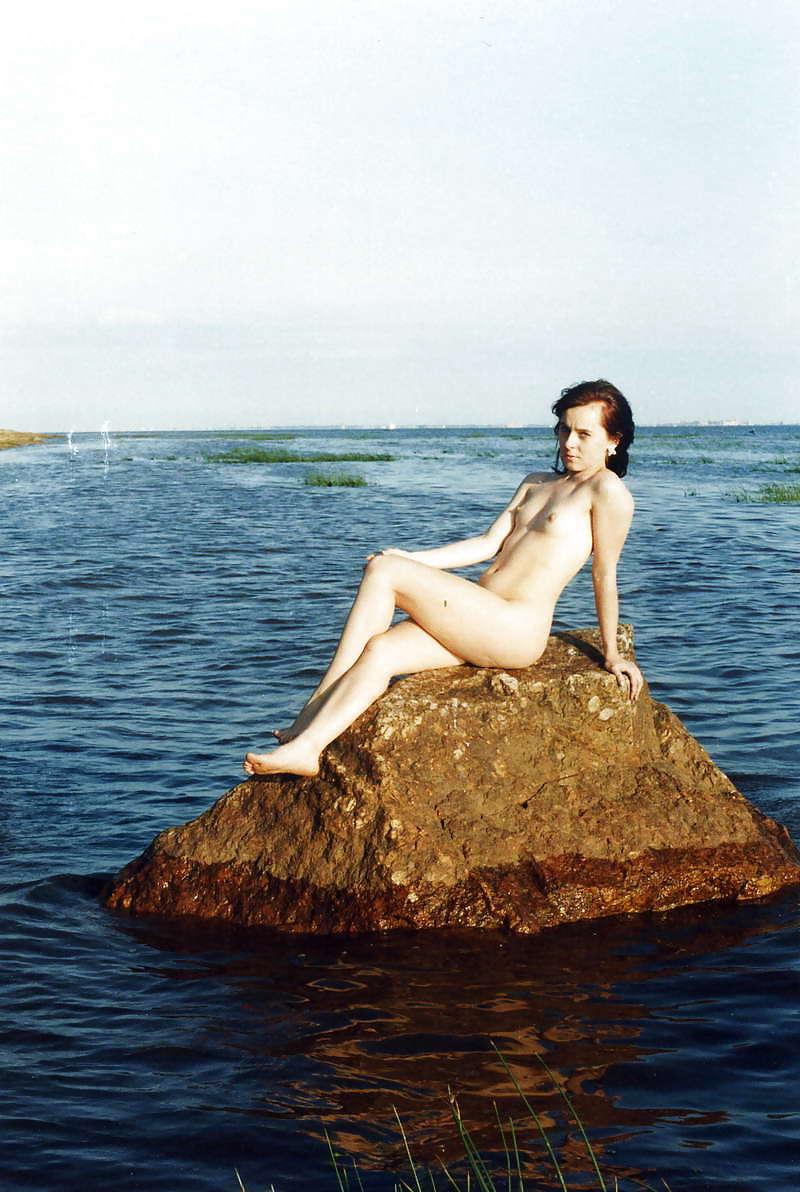 20P Naked beach 142.
