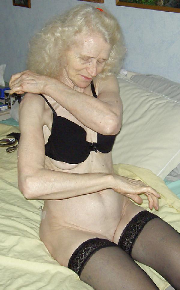 20P GRANNY  josee    nice old woman   