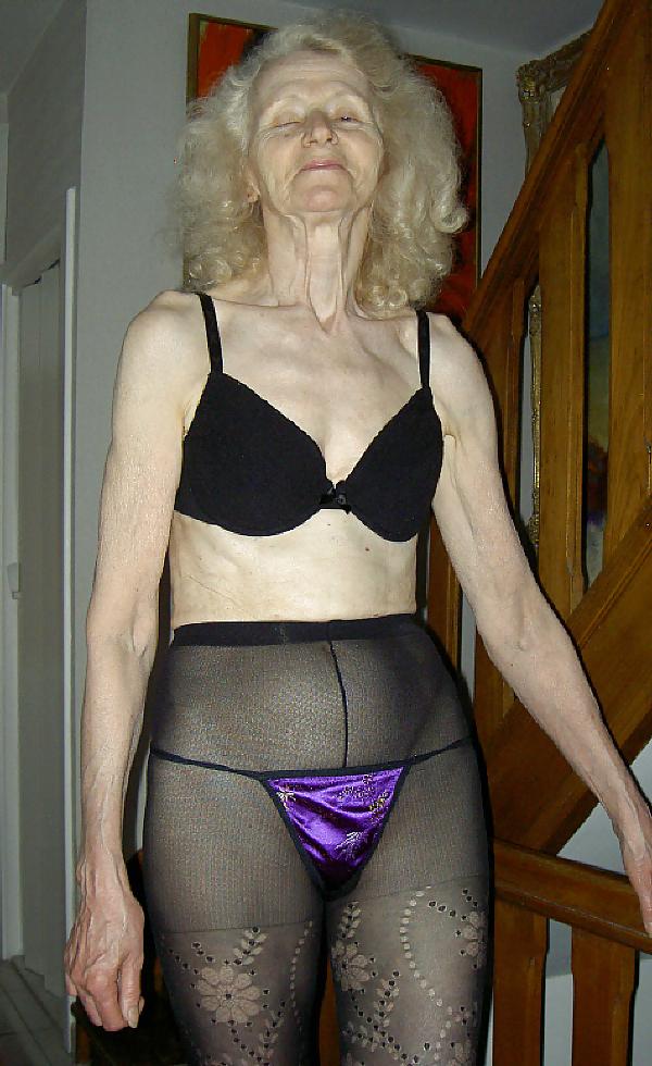 20P GRANNY  josee    nice old woman   