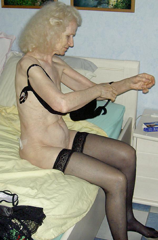20P GRANNY  josee    nice old woman   