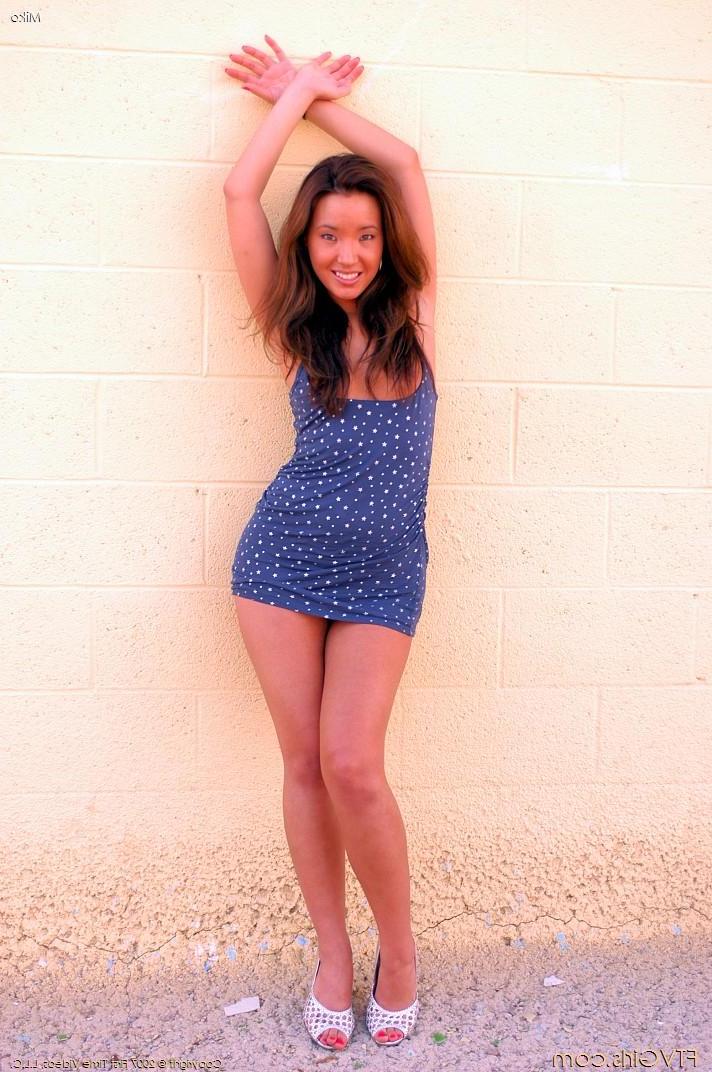 20P Pictures of asian teen Miko flashing outside
