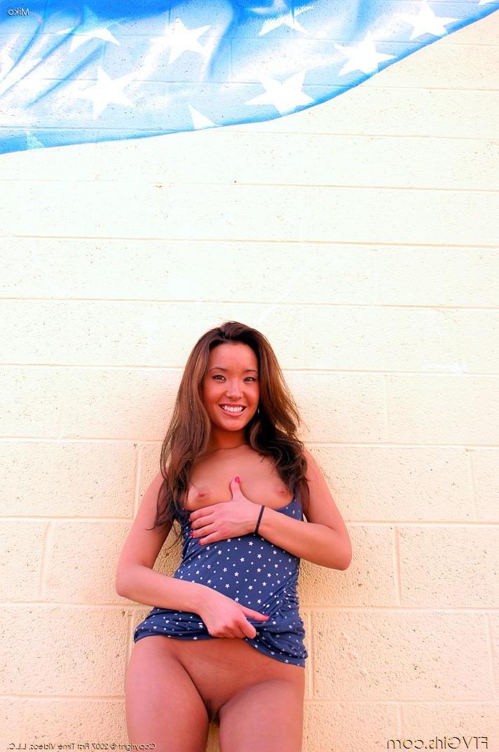 20P Pictures of asian teen Miko flashing outside