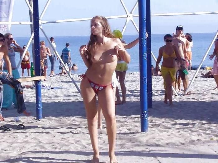 14P Beach Naked