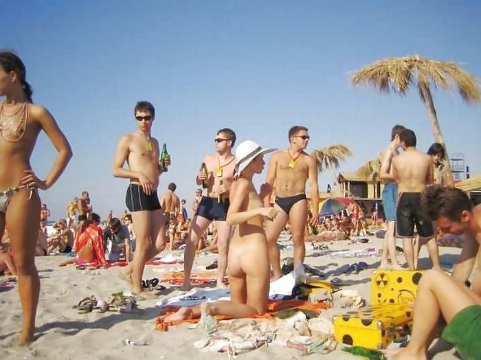 14P Beach Naked