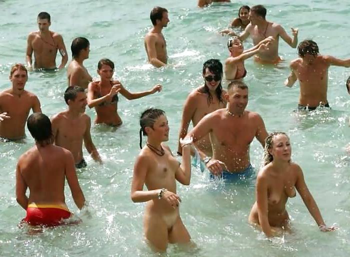 14P Beach Naked