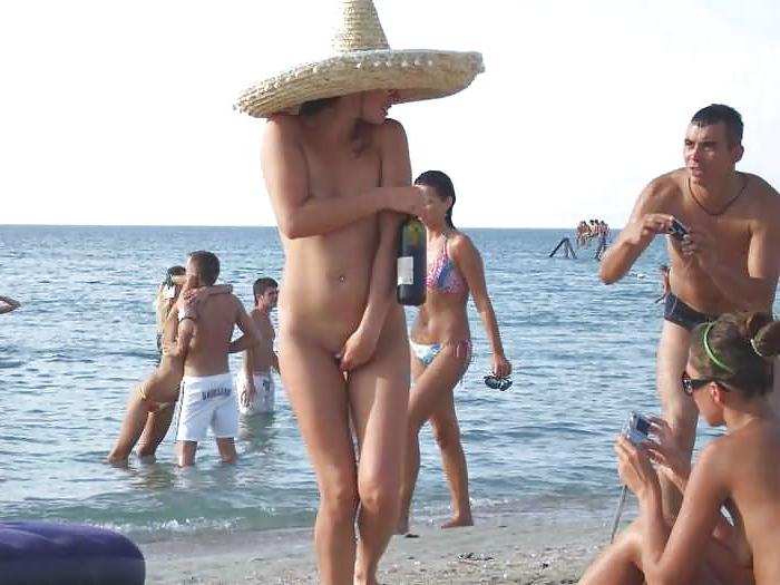 14P Beach Naked