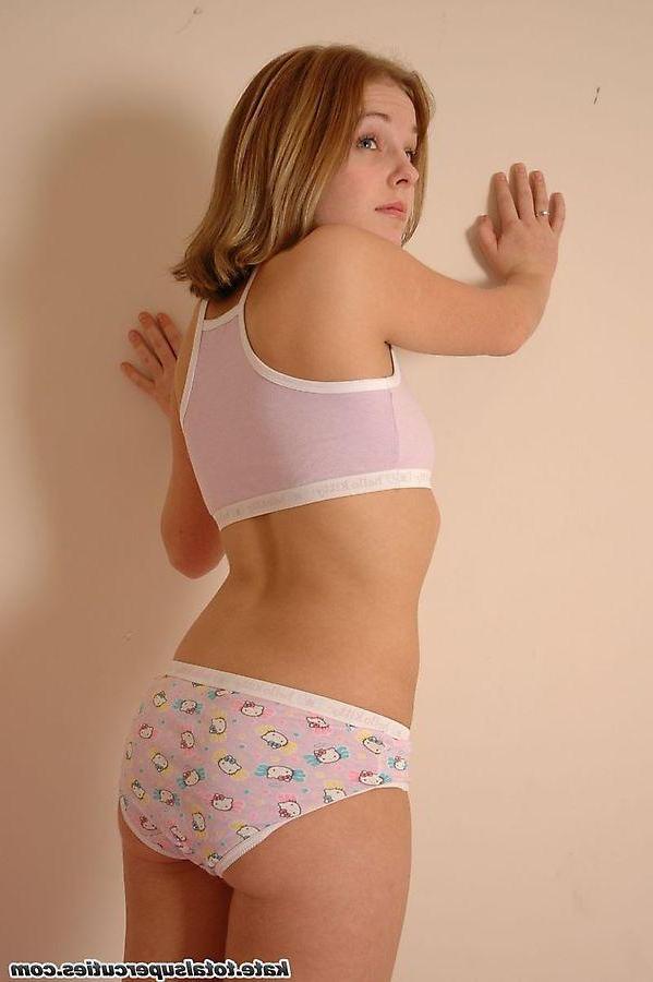 20P Pictures of teen girl Kate naked and ready for you