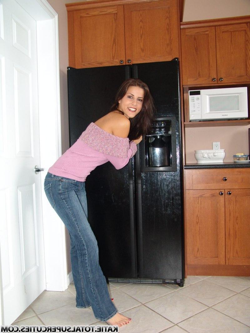 20P Pictures of teen girl Katie getting all naked just for you