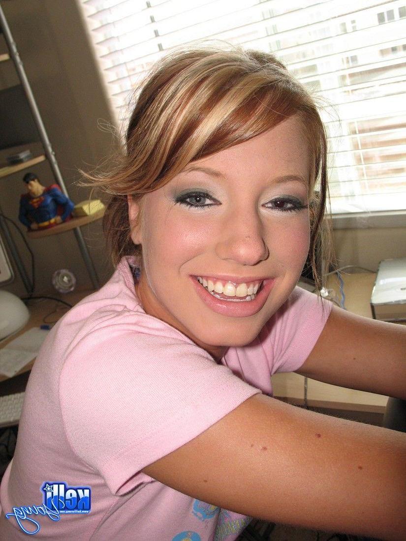 15P Kelli Young showing us her tits