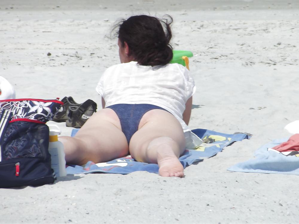 25P More hot sexy beach booty