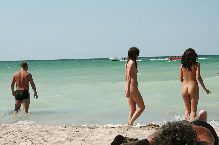 20P Two babes at the beach
