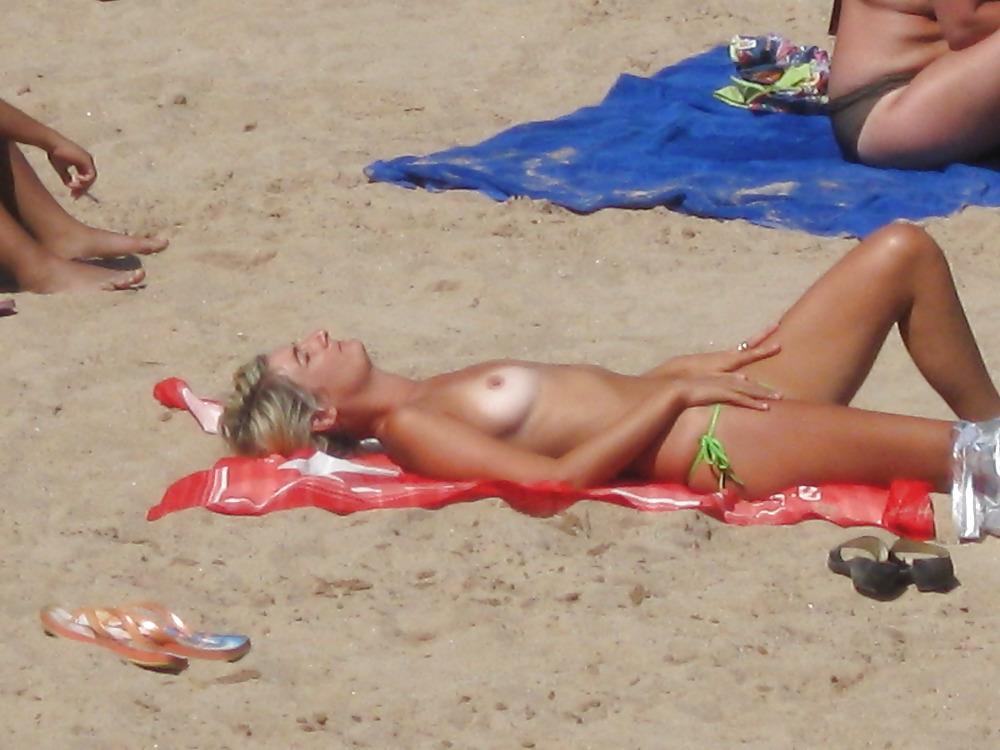 9P More beach babes