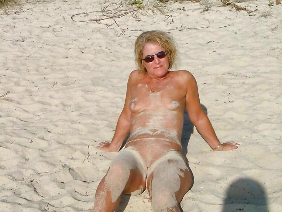 25P Nudist Beach Fun