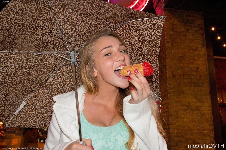 15P Hot college girl Kendra Sunderland shows you Portland at night