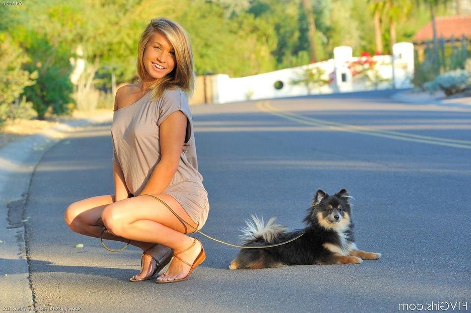 15P Blonde hottie Kennedy gets naughty while walking her dog