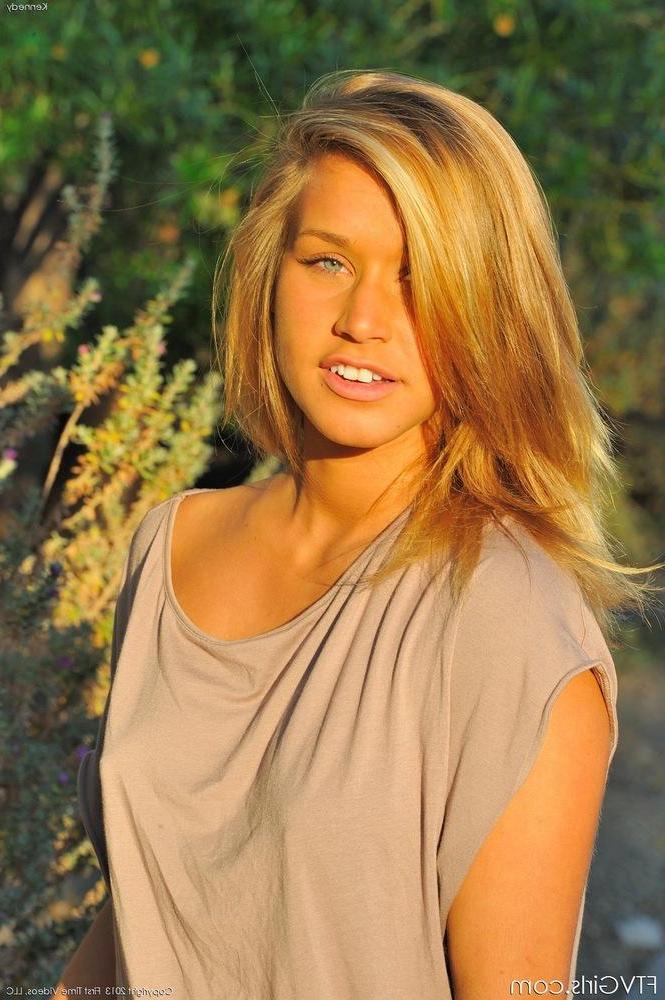 15P Blonde hottie Kennedy gets naughty while walking her dog