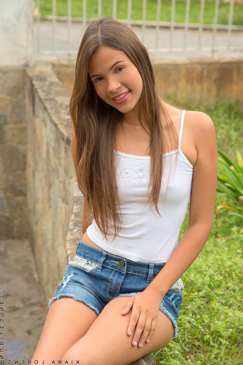 15P Sexy coed Kiara Lorens spreads her tight juicy pussy wide open