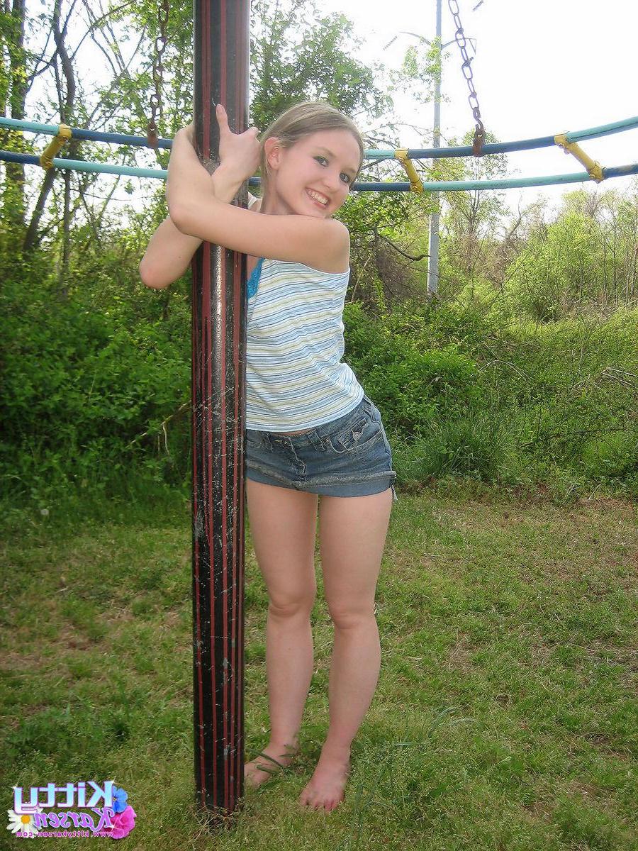16P Pictures of Kitty Karsen flashing outside