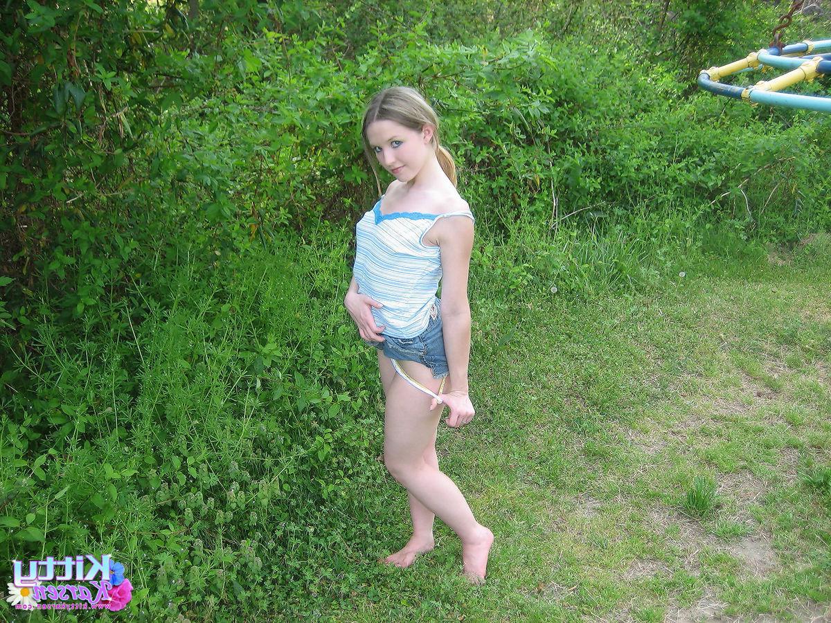 16P Pictures of Kitty Karsen flashing outside