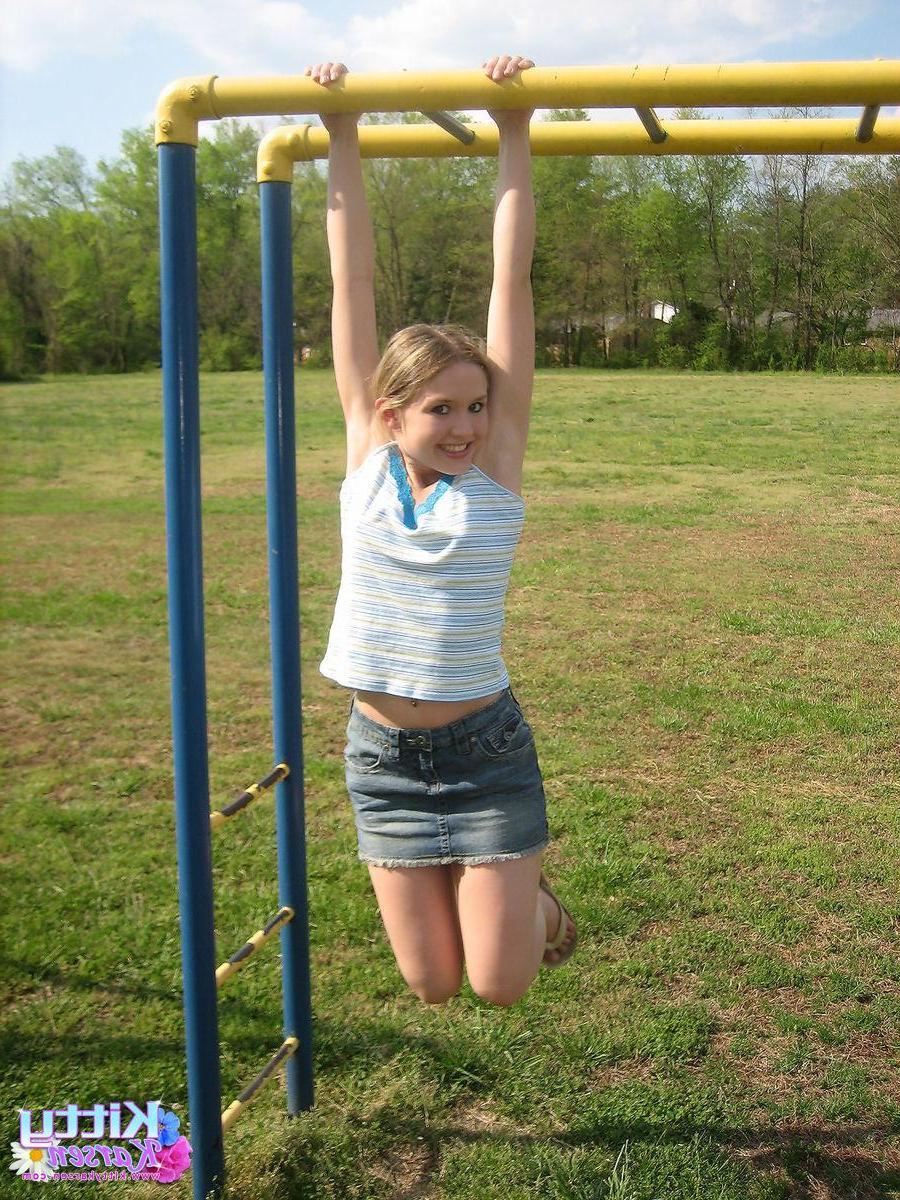 16P Pictures of Kitty Karsen flashing outside
