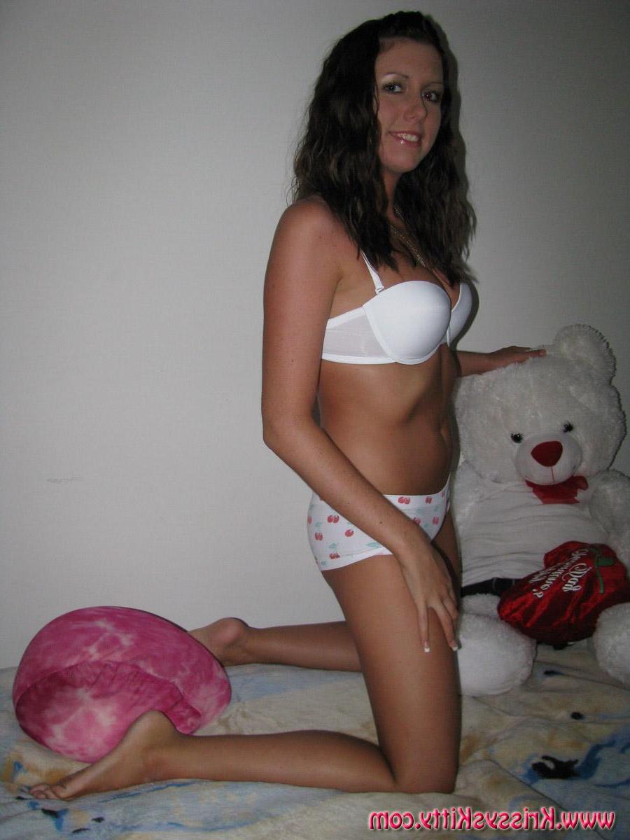 19P Pictures of teen Krissy's Kitty spreading her legs for you