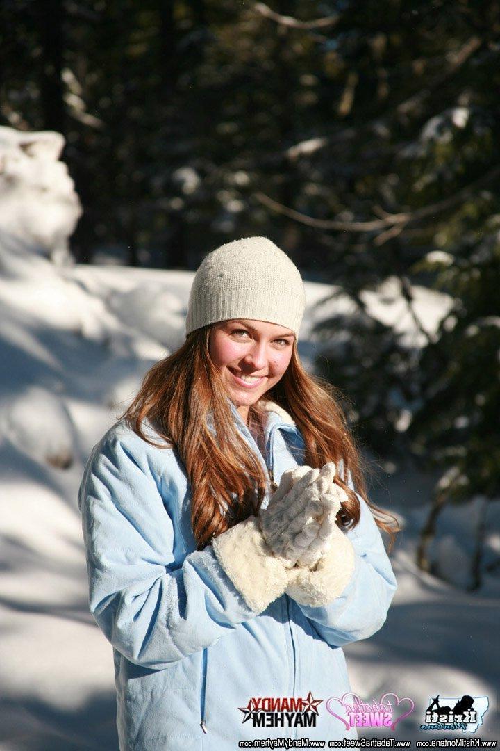 15P Pictures of teen Kristi Montana flashing outside with her friends