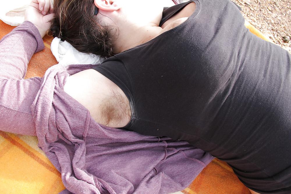 8P Hairy pits and big tits