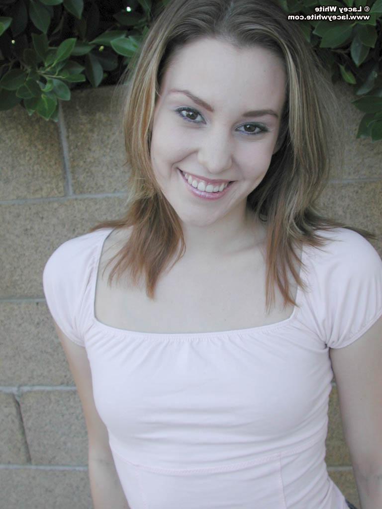 20P Pictures of Lacey White flashing outside