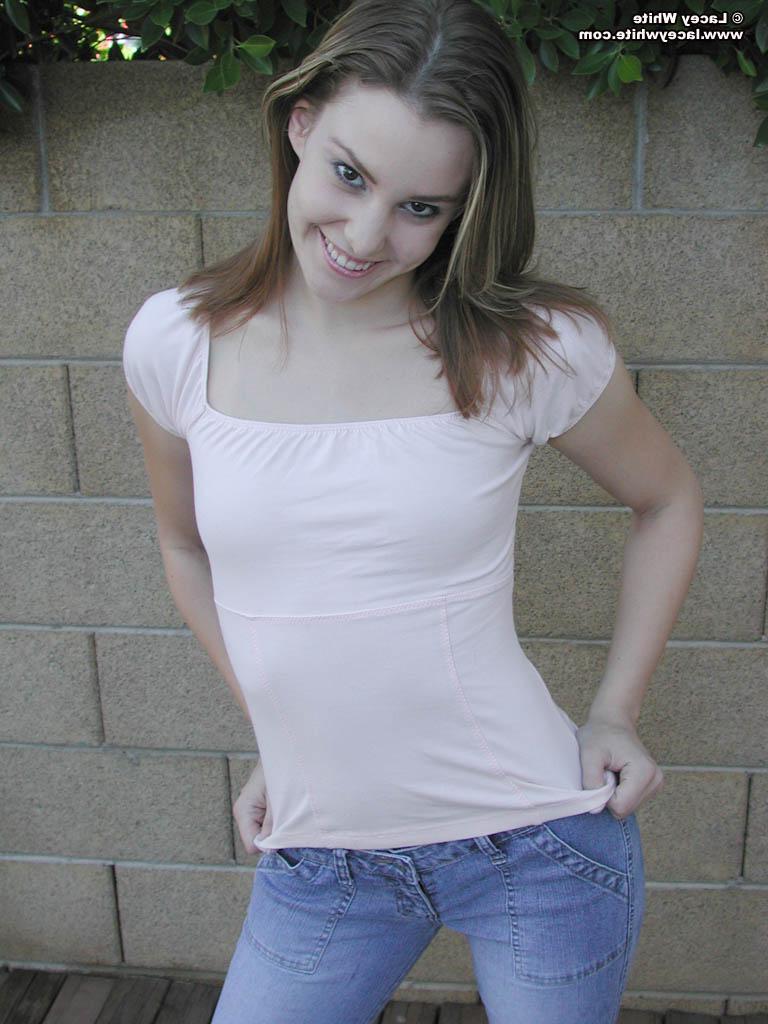 20P Pictures of Lacey White flashing outside