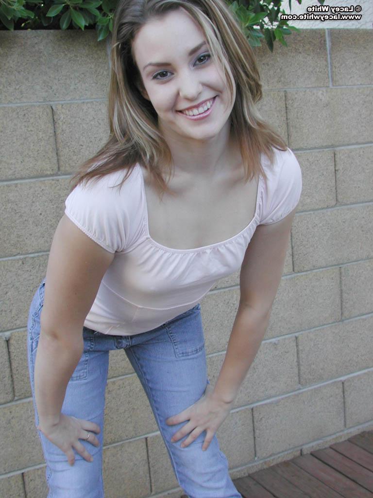20P Pictures of Lacey White flashing outside