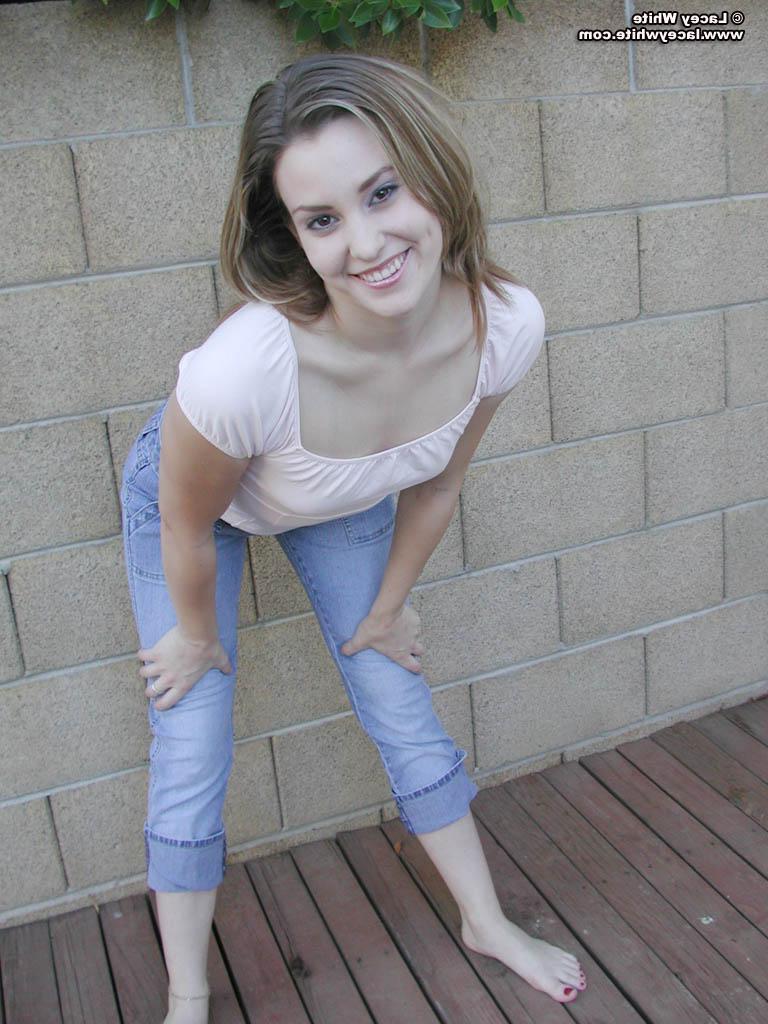 20P Pictures of Lacey White flashing outside