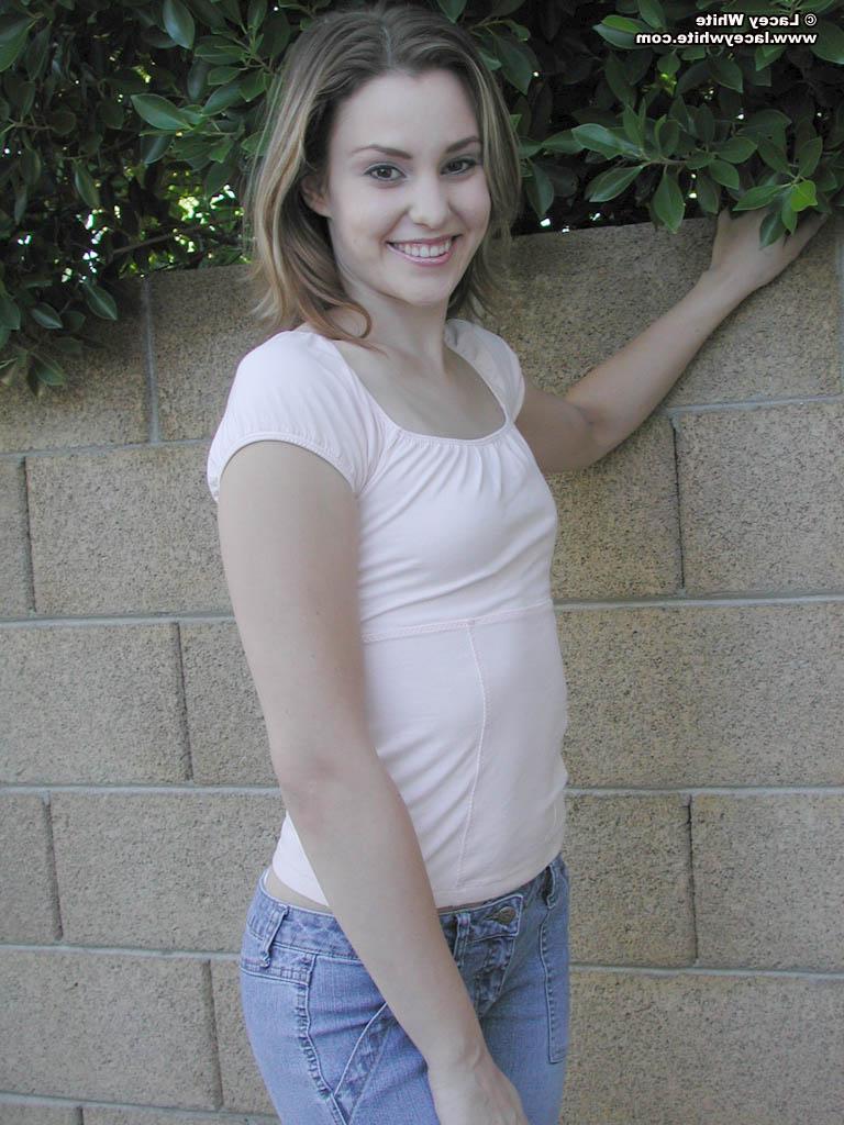 20P Pictures of Lacey White flashing outside