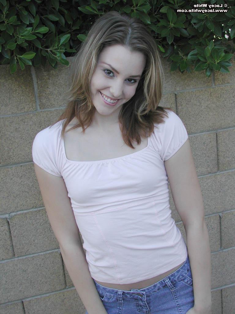 20P Pictures of Lacey White flashing outside