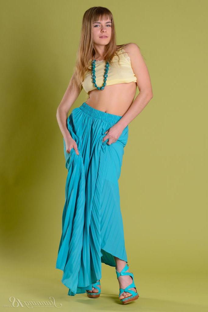 16P Blonde girl Lalovv A gets naked for you in "Blue Pants"