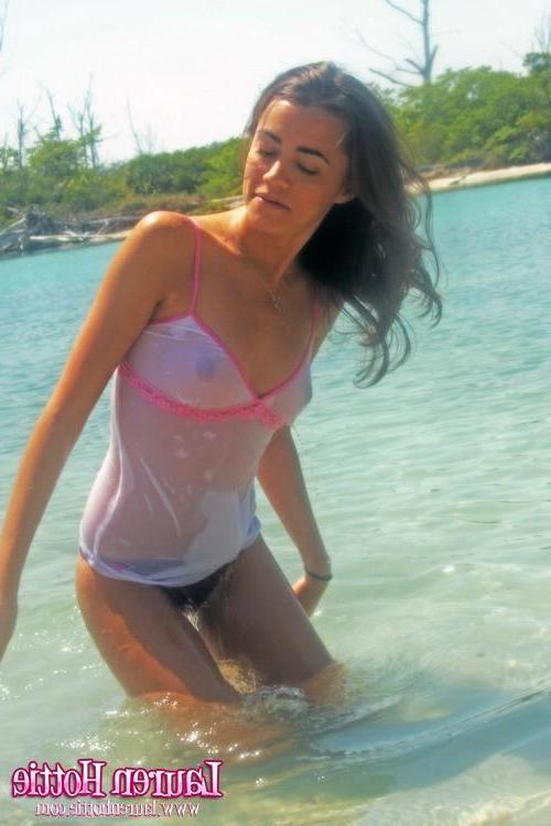 16P Pictures of Lauren Hottie flashing her small tits outside