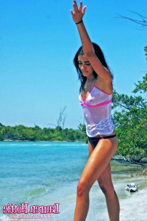 16P Pictures of Lauren Hottie flashing her small tits outside