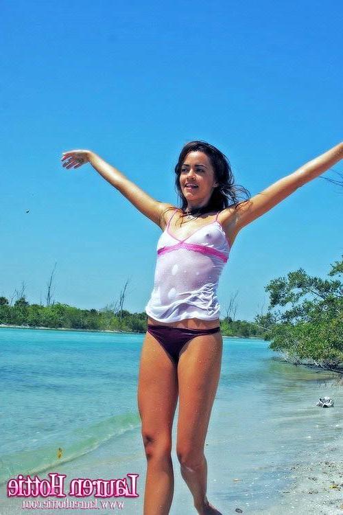 16P Pictures of Lauren Hottie flashing her small tits outside