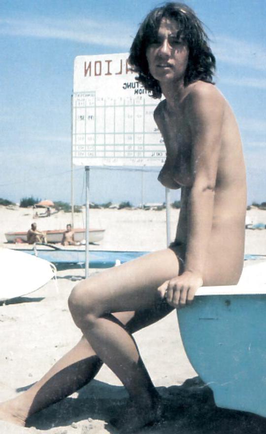 20P Naked beach 143.