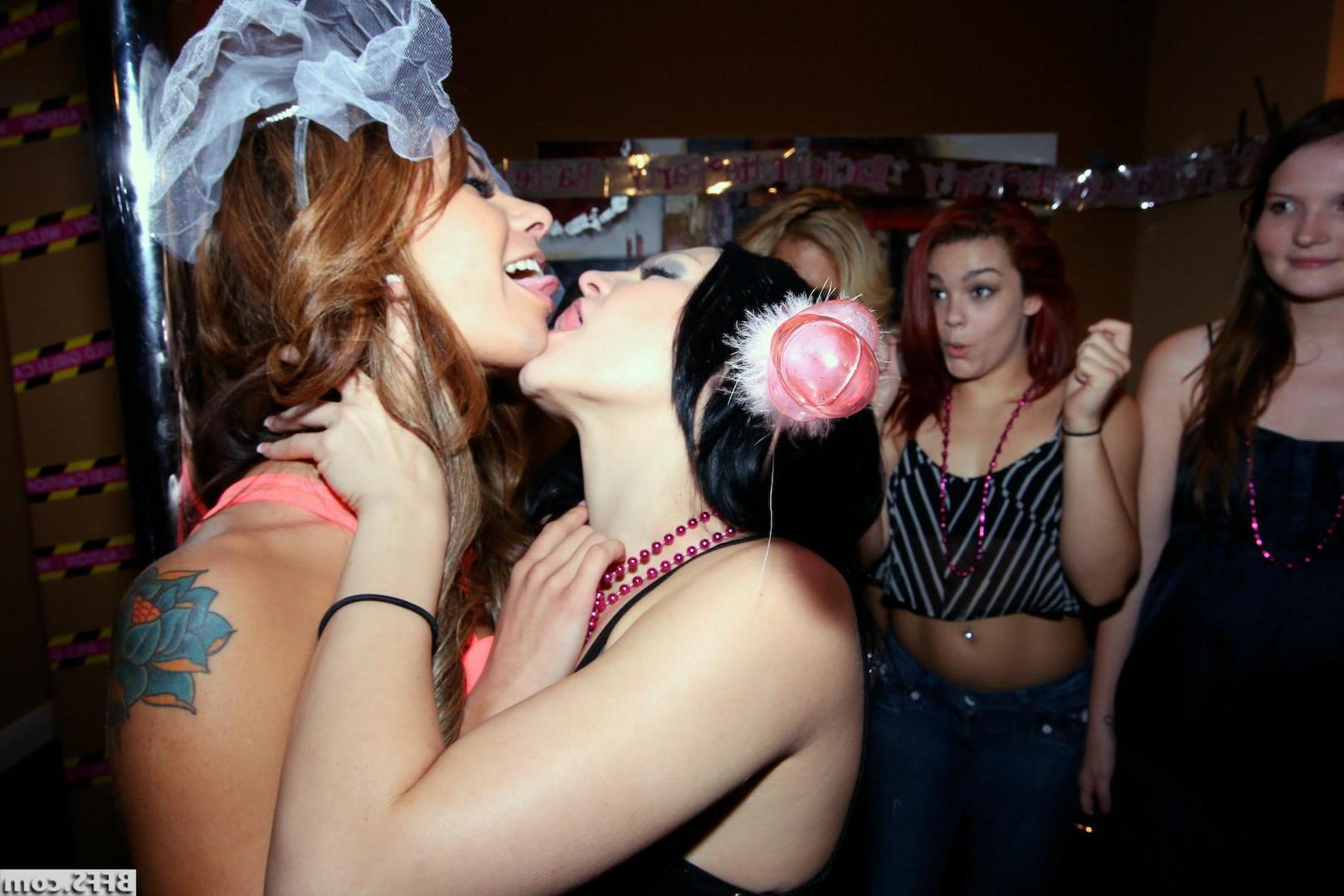 16P Lexi Vex and her friends get their fuck on at her bachelorette party