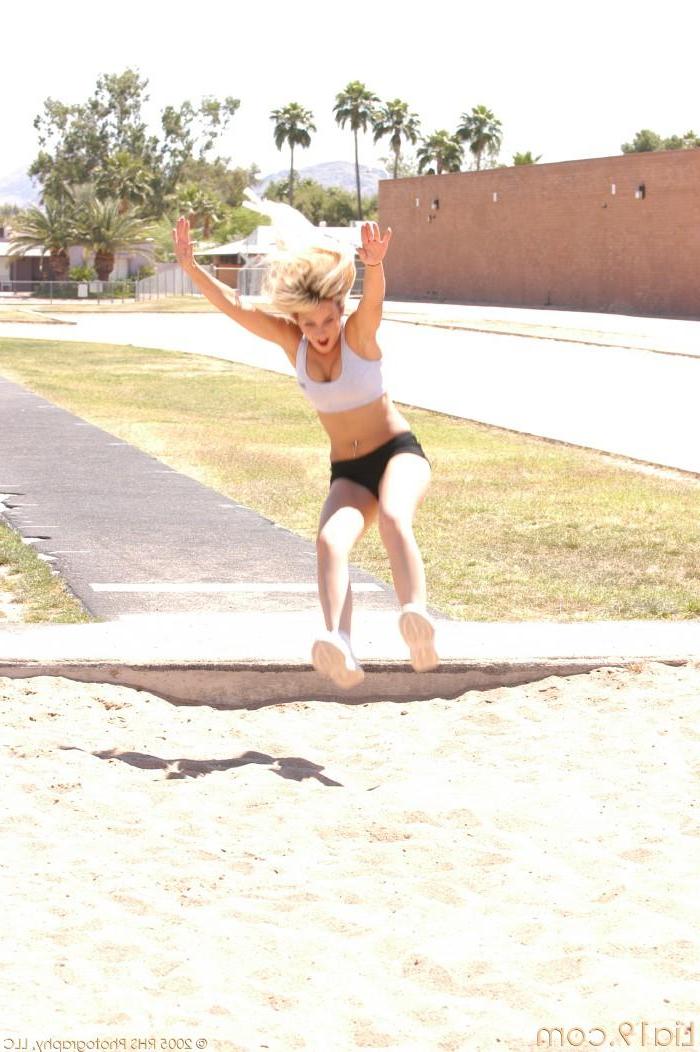 20P Pictures of Lia 19 flashing you outside