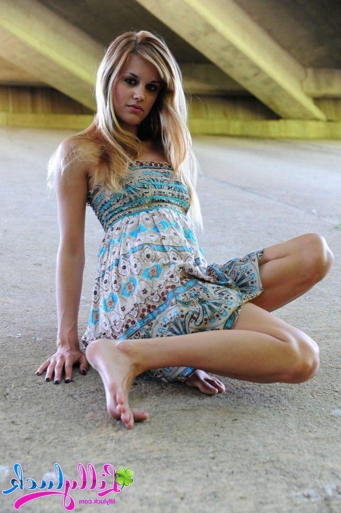 20P Pictures of teen model Lilly Luck spreading her legs outside