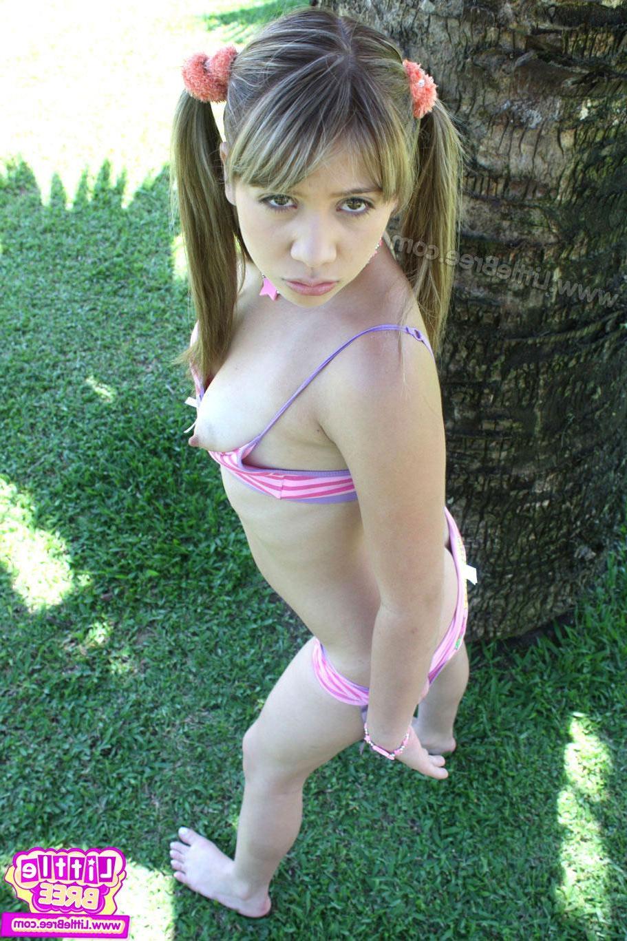 12P Pictures of Little Bree flashing you outside