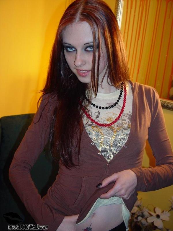 20P Pictures of Liz Vicious spreading her legs and touching her pussy