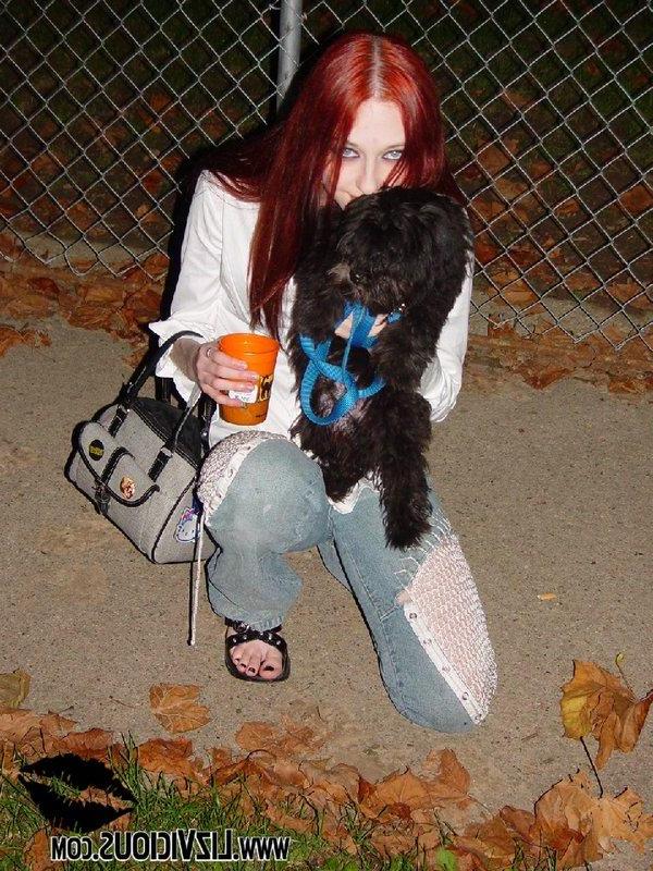 16P Liz Vicious flashing outside
